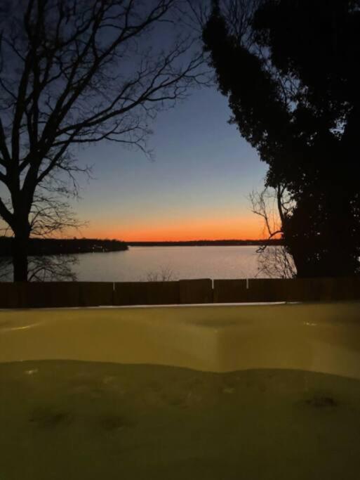 2 Bedroom Newly Renovated Waterfront Home; 10 Min From Mgm & The Gaylord フォートワシントン エクステリア 写真