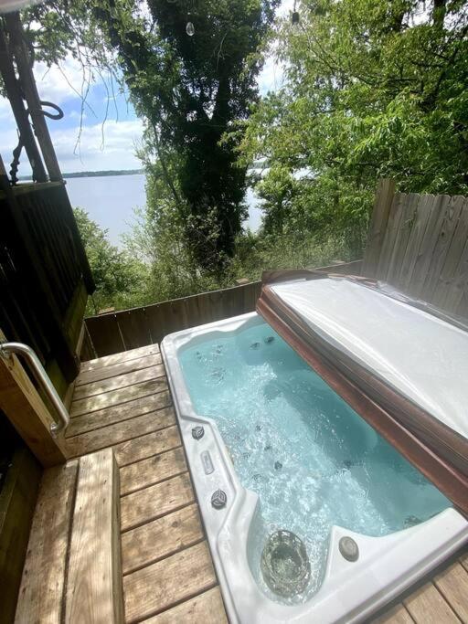 2 Bedroom Newly Renovated Waterfront Home; 10 Min From Mgm & The Gaylord フォートワシントン エクステリア 写真